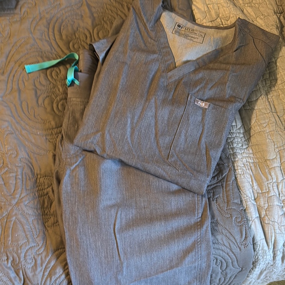 FIGS gray set